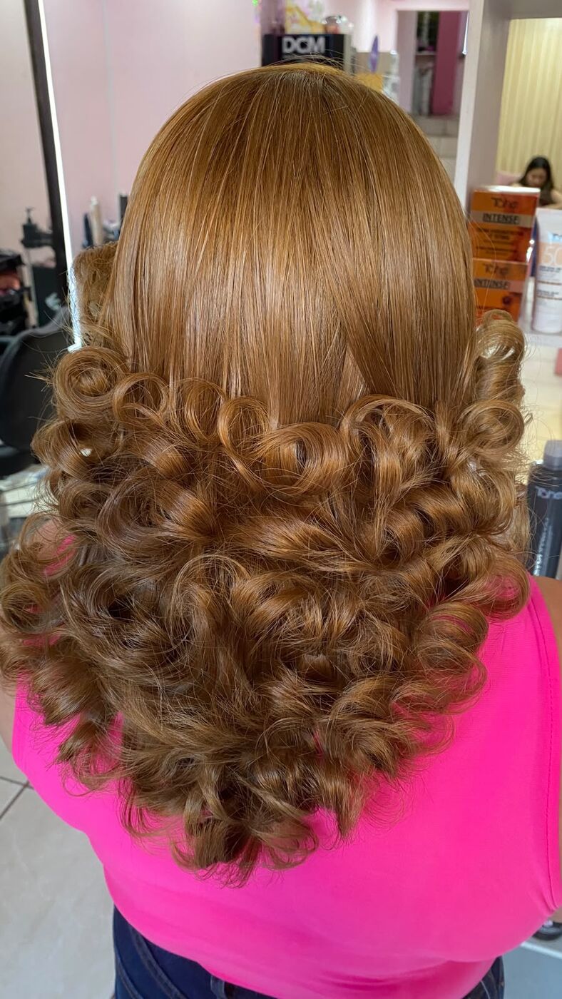 Cabello lacio brillante en Floribels Studio